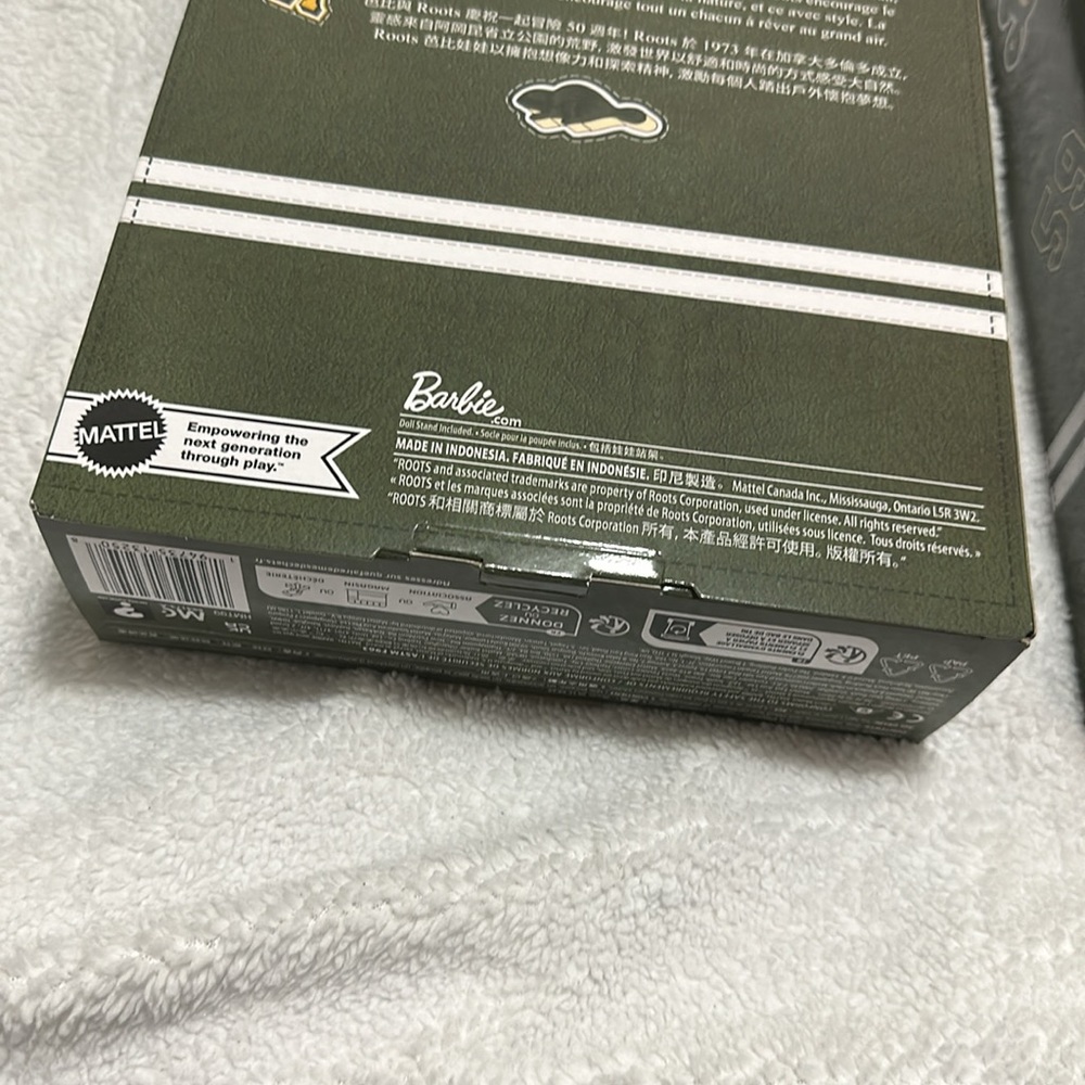 Set of 2 Barbie x 50 Roots Limited Edition Dolls - Picture 13 of 13